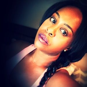 Meet your Posher, Monique